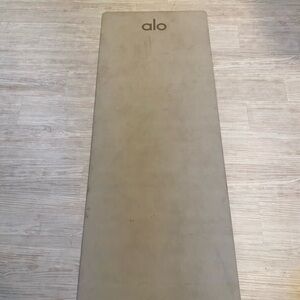 Alo Yoga Warrior Mat in Silver / Gray